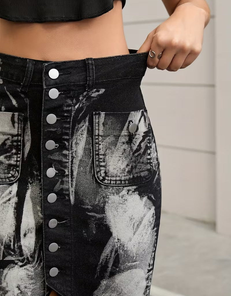Women’s Knee-Length Skirt with Abstract Pattern